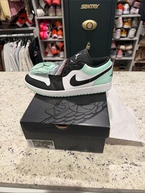 Air Jordan one low SE